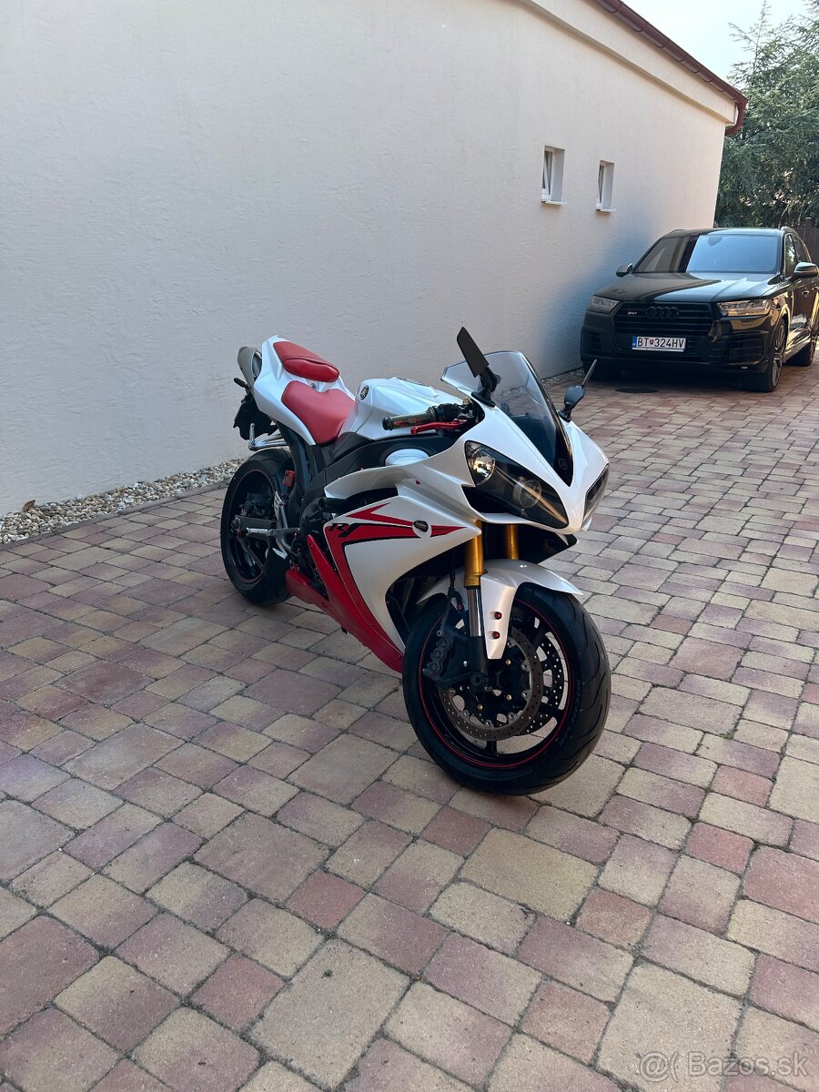 Yamaha r1