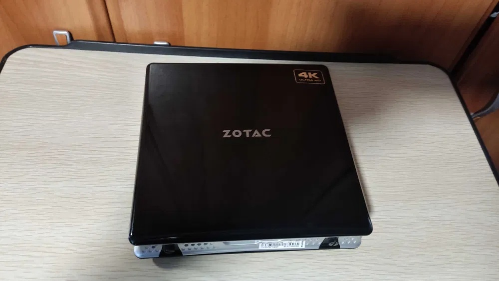 Vylepšený - Mini PC ZOTAC ZBOX BI324