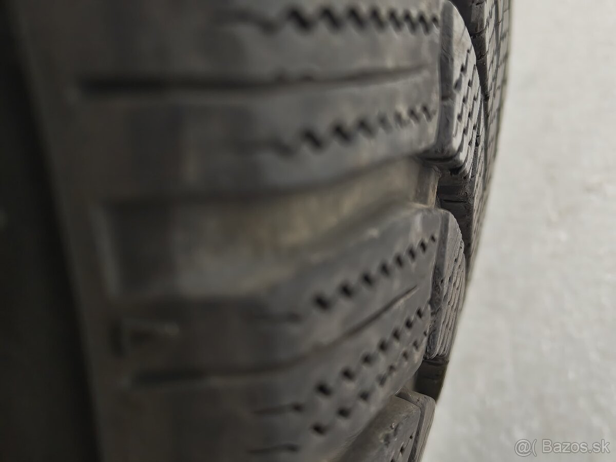 Zimné pneumatiky 235/45 R18 - Bridgestone Blizzak LM005