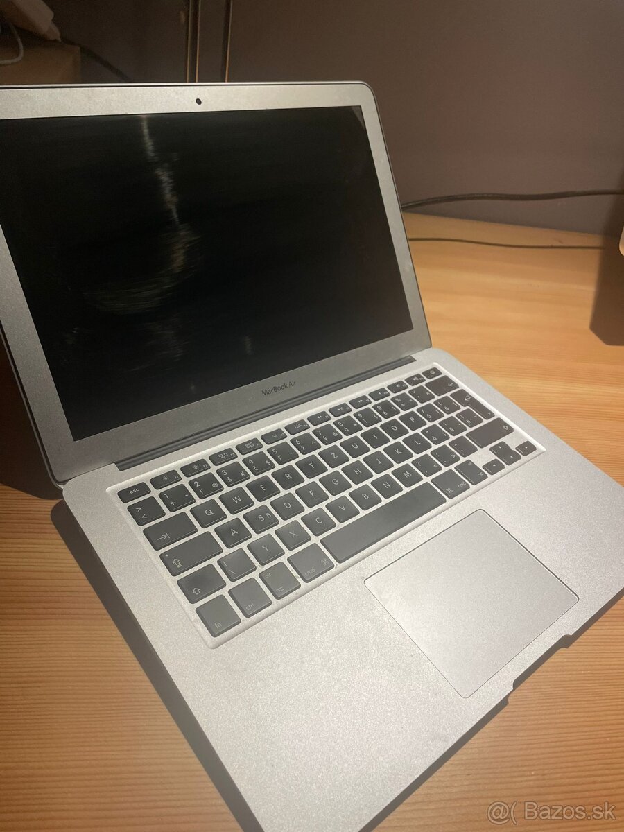 Apple MacBook Air (13-palcový, 2017)