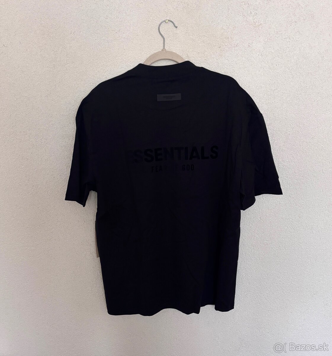 Essentials Black S22 Tee