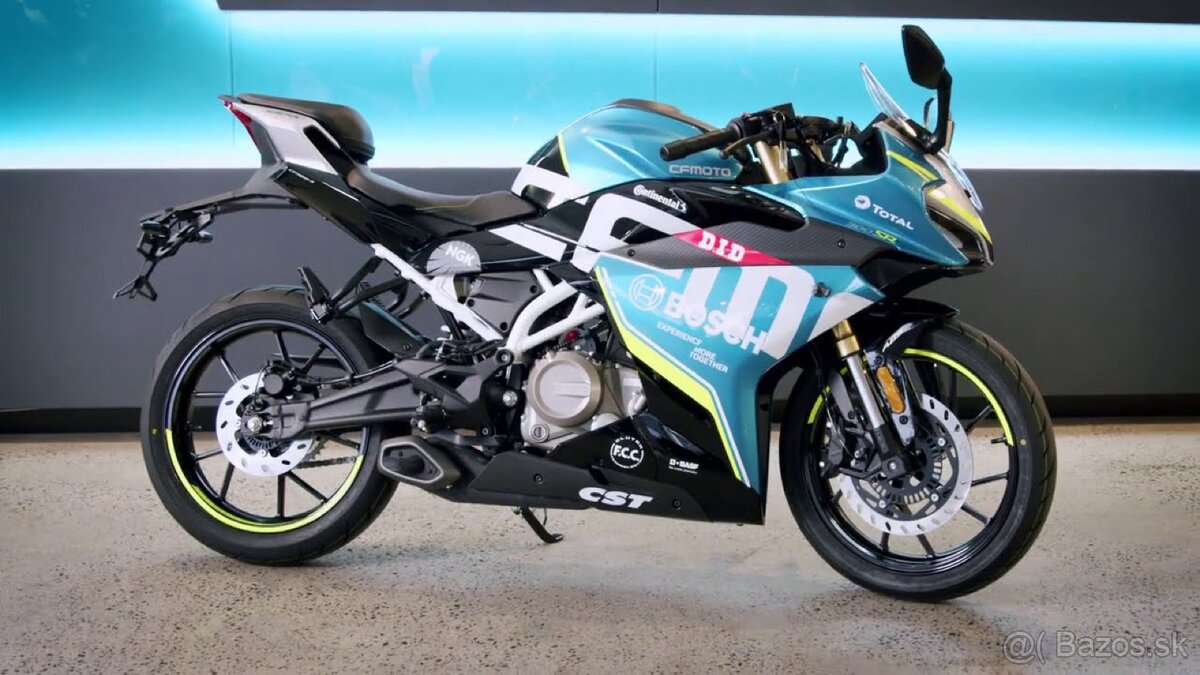 CF Moto 300 SR