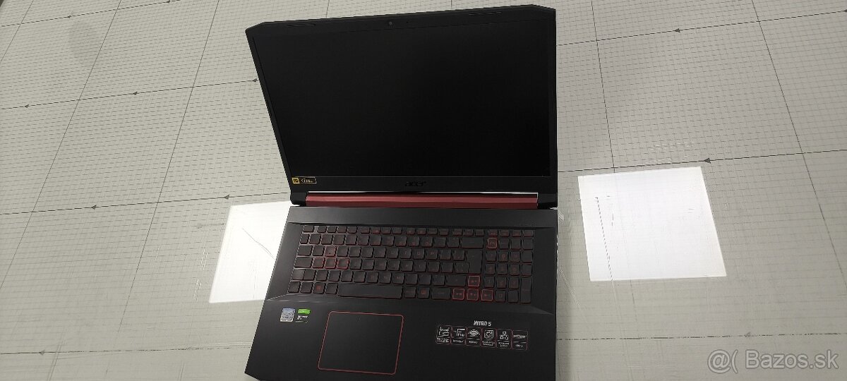 nitro 5 acer an517-51-576n // poškodený