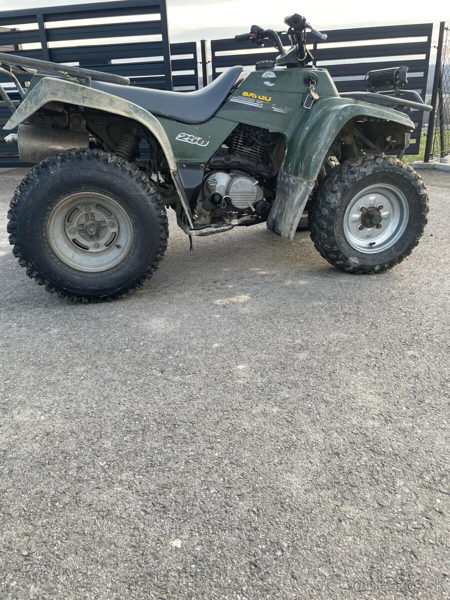 Quad Kawasaki KLF 250 Bayou