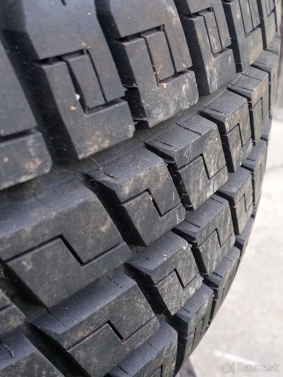 195/65r15 3ks.  Jedna   205/60r15