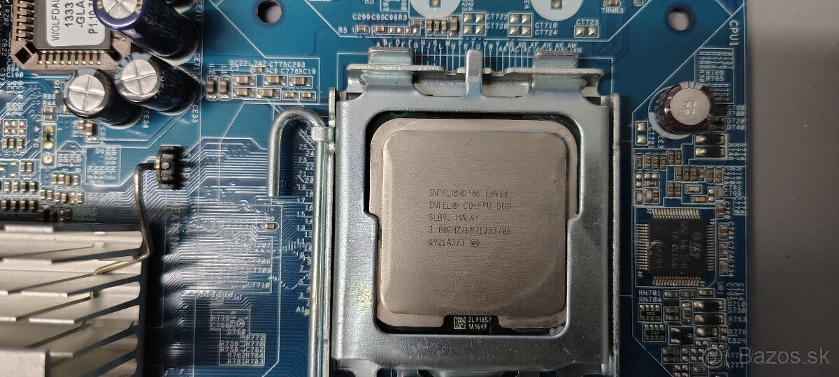 Intel Core 2 Duo E8400 + Wolfdale1333-glan/m + chladič