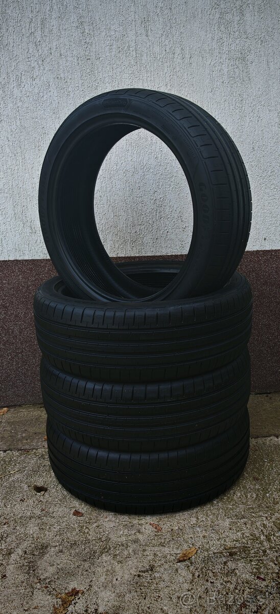 Letné Goodyear Efficient Grip 215/45 R20