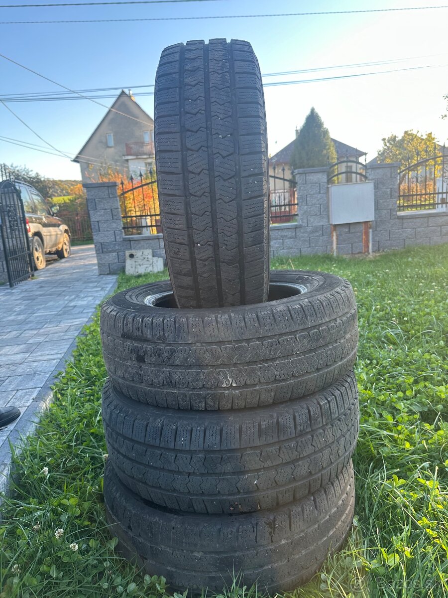 Predam zimne 215/65 R16C pneumatiky