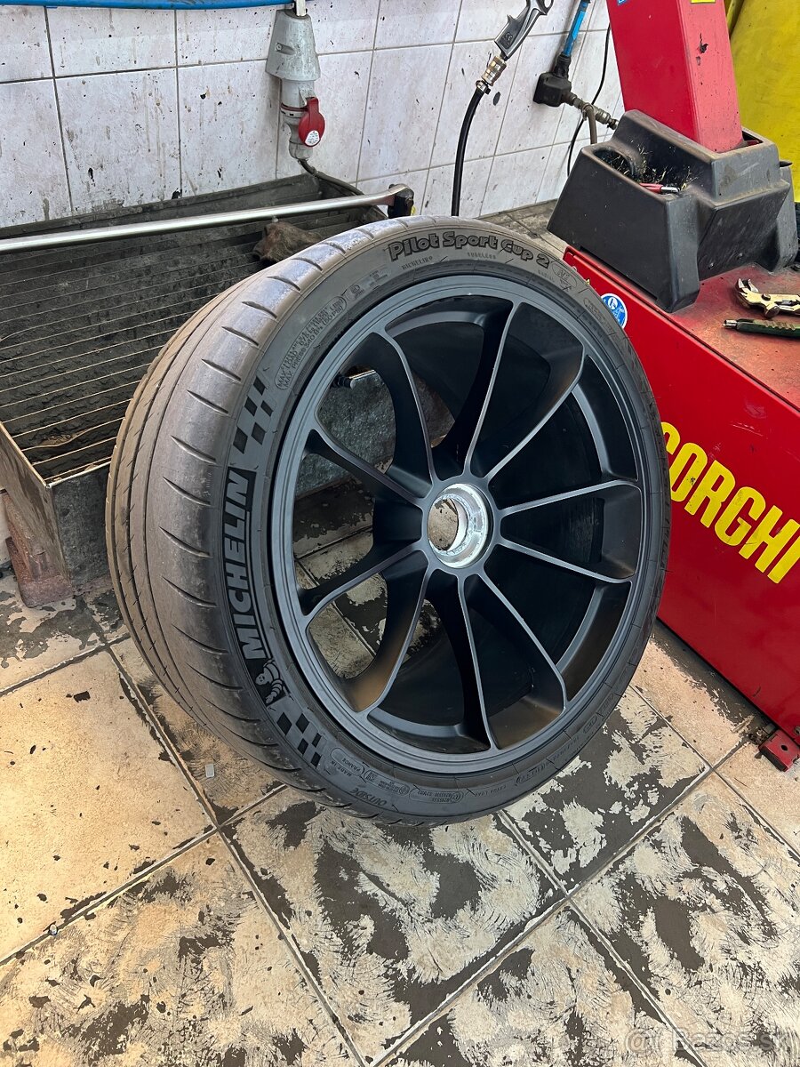 Michelin Cup 2 305/30 R20 a 245/35 R20