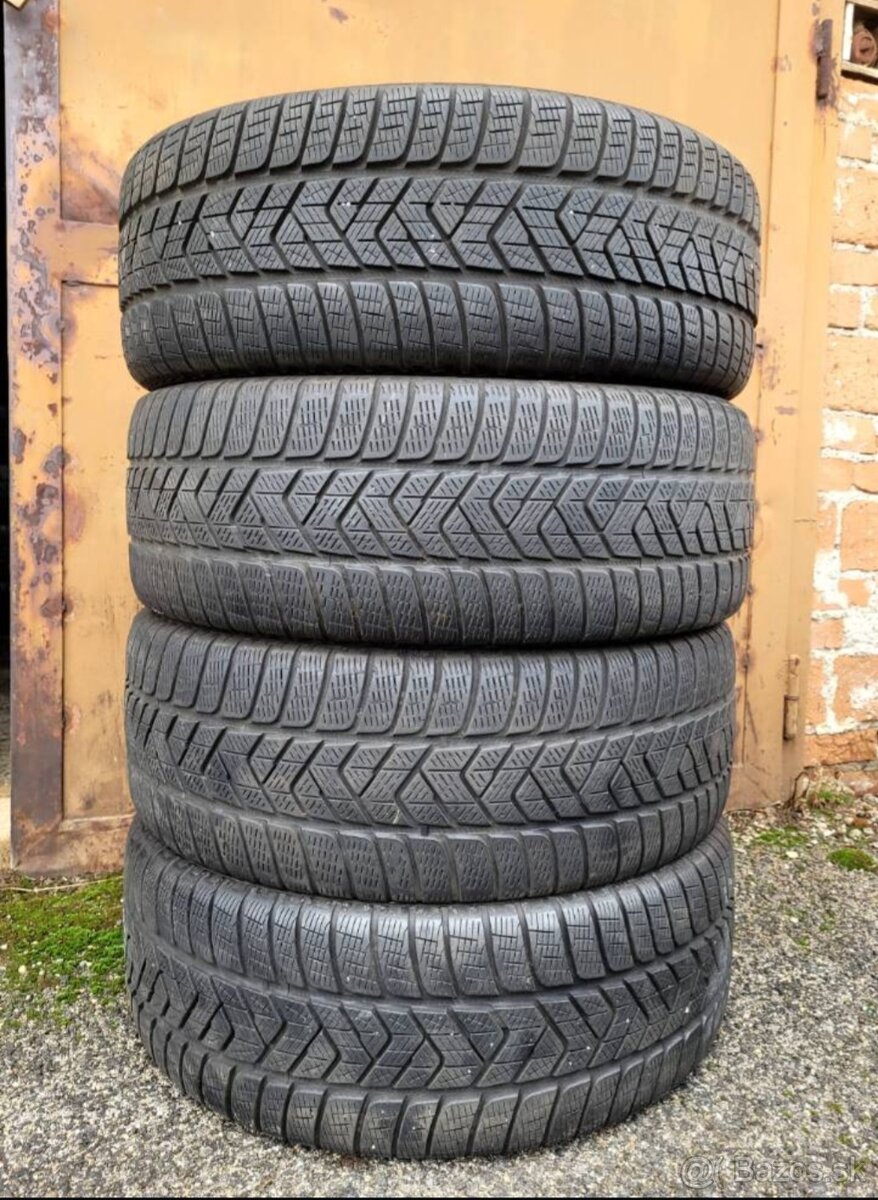 235/55R18 Pirelli