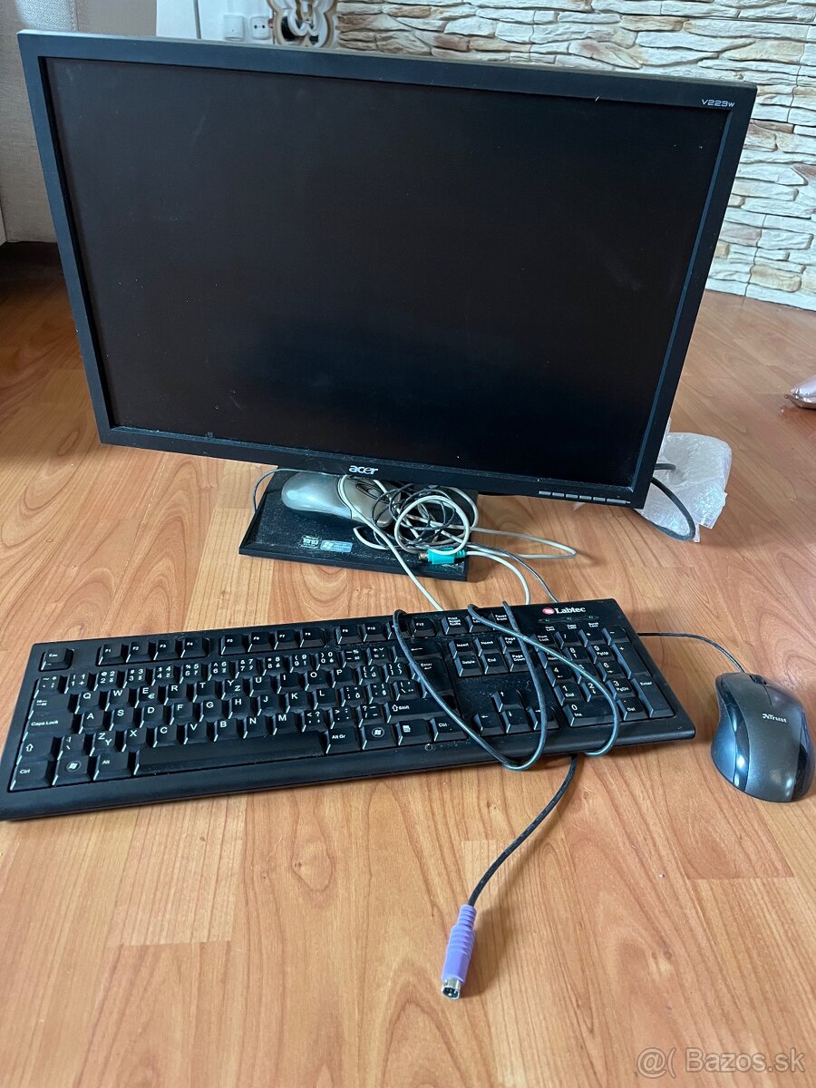 LCD monitor klávesnica a 2x myš