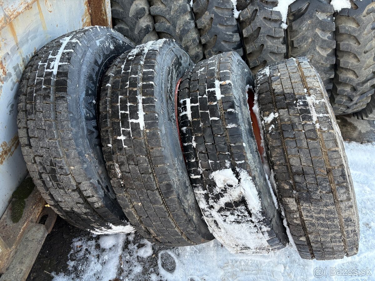 Pneu 215/75 r 17,5