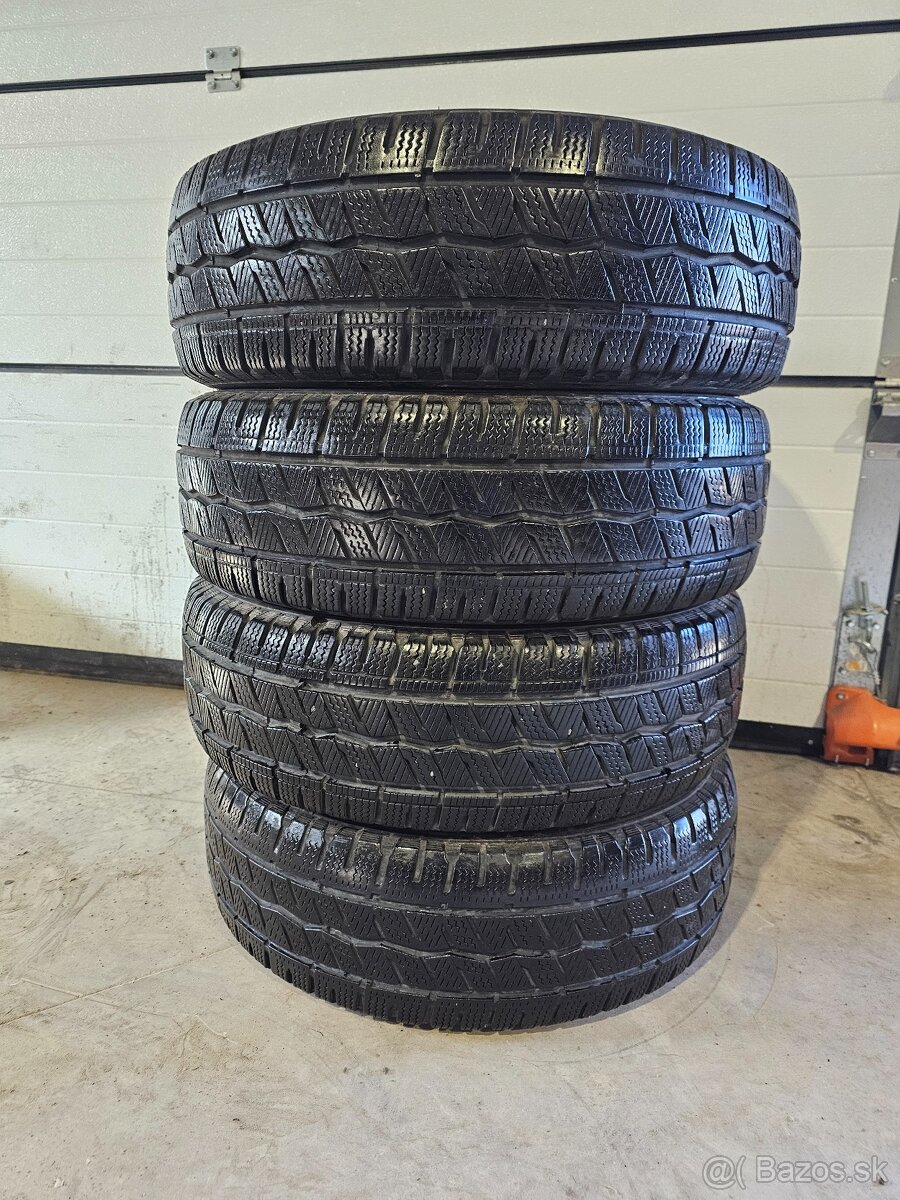 Zimné Pneu Hankook Winter iCept LV 215/70 R15 C