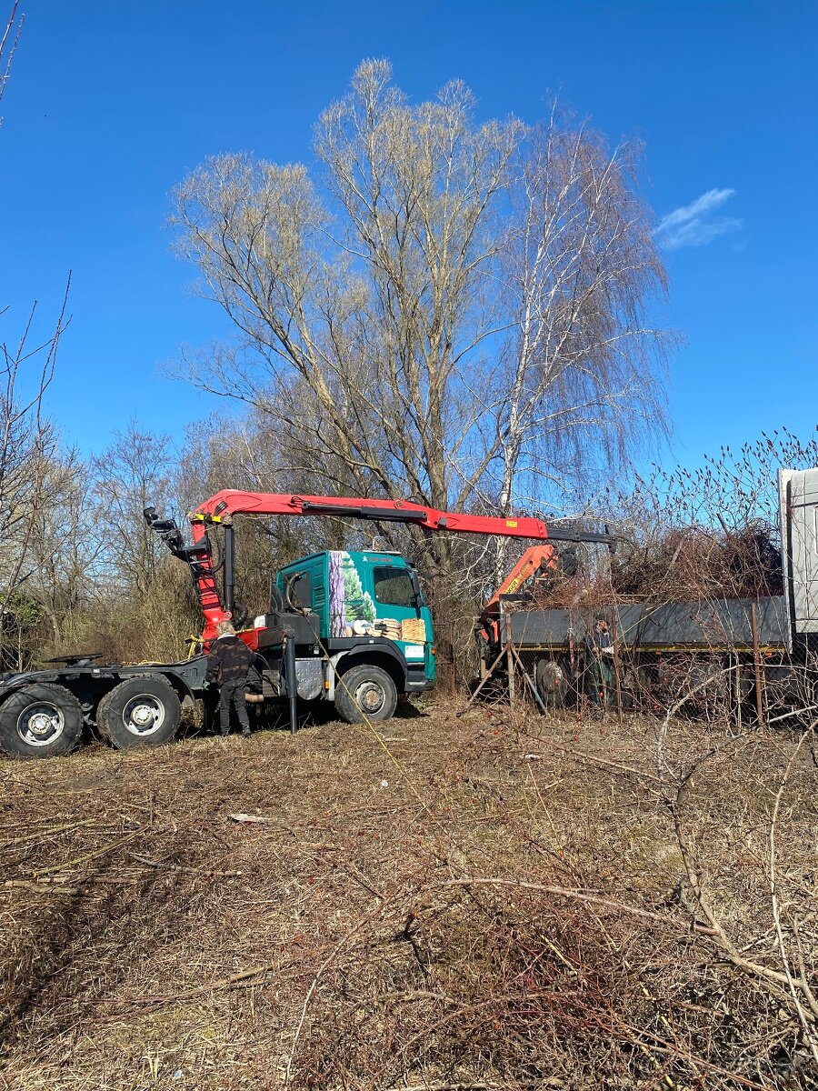 Autodoprava s hydraulickou rukou