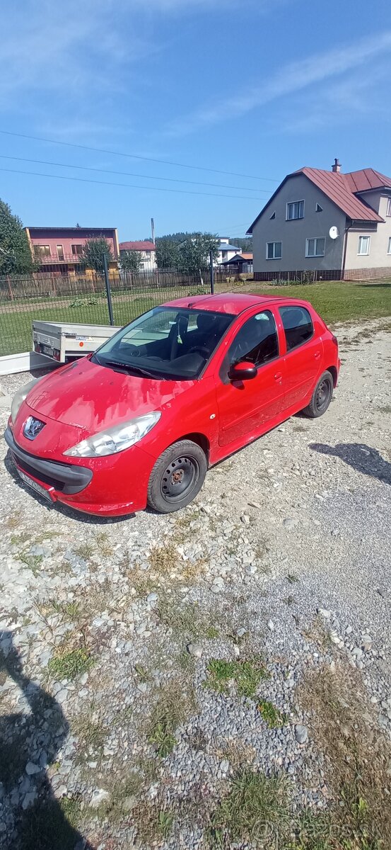 Peugeot 206+ prerobene pre ZTP osobu.