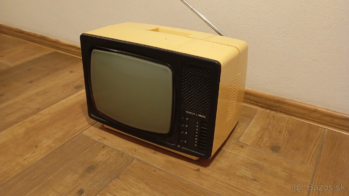 retro televízor MERKUR