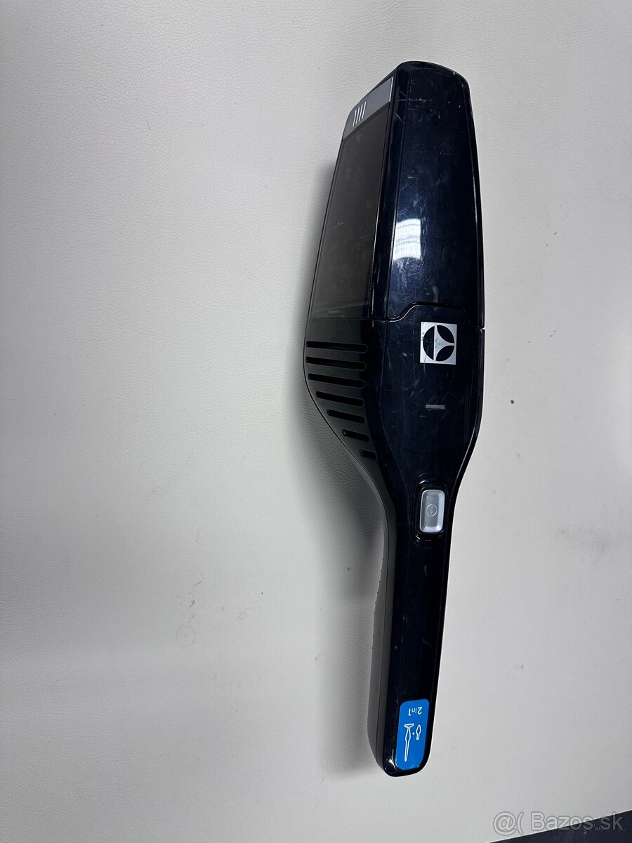 Vysávač Electrolux NV108L15 EERC70B