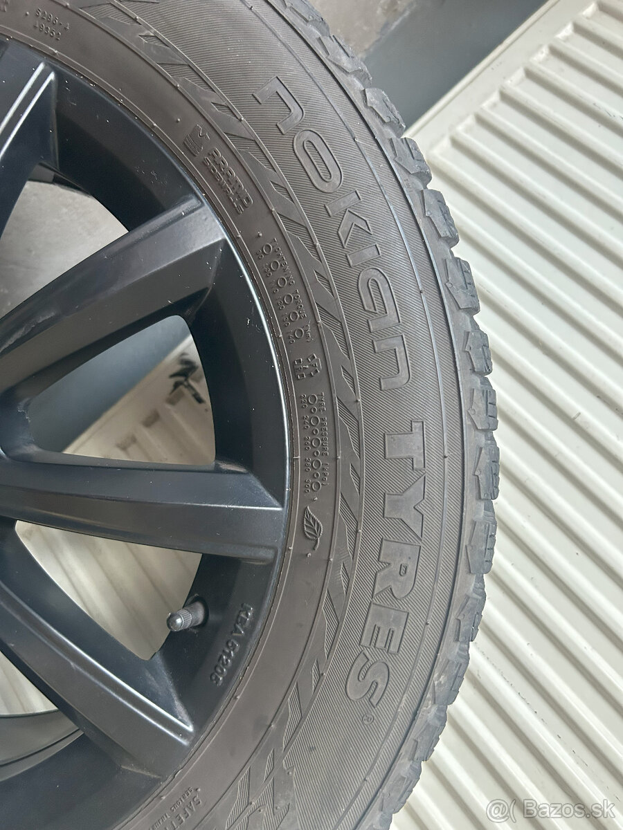 Predám zimné pneu. 215/65 R17 Nokian Hakkapeliitta 9 SUV.