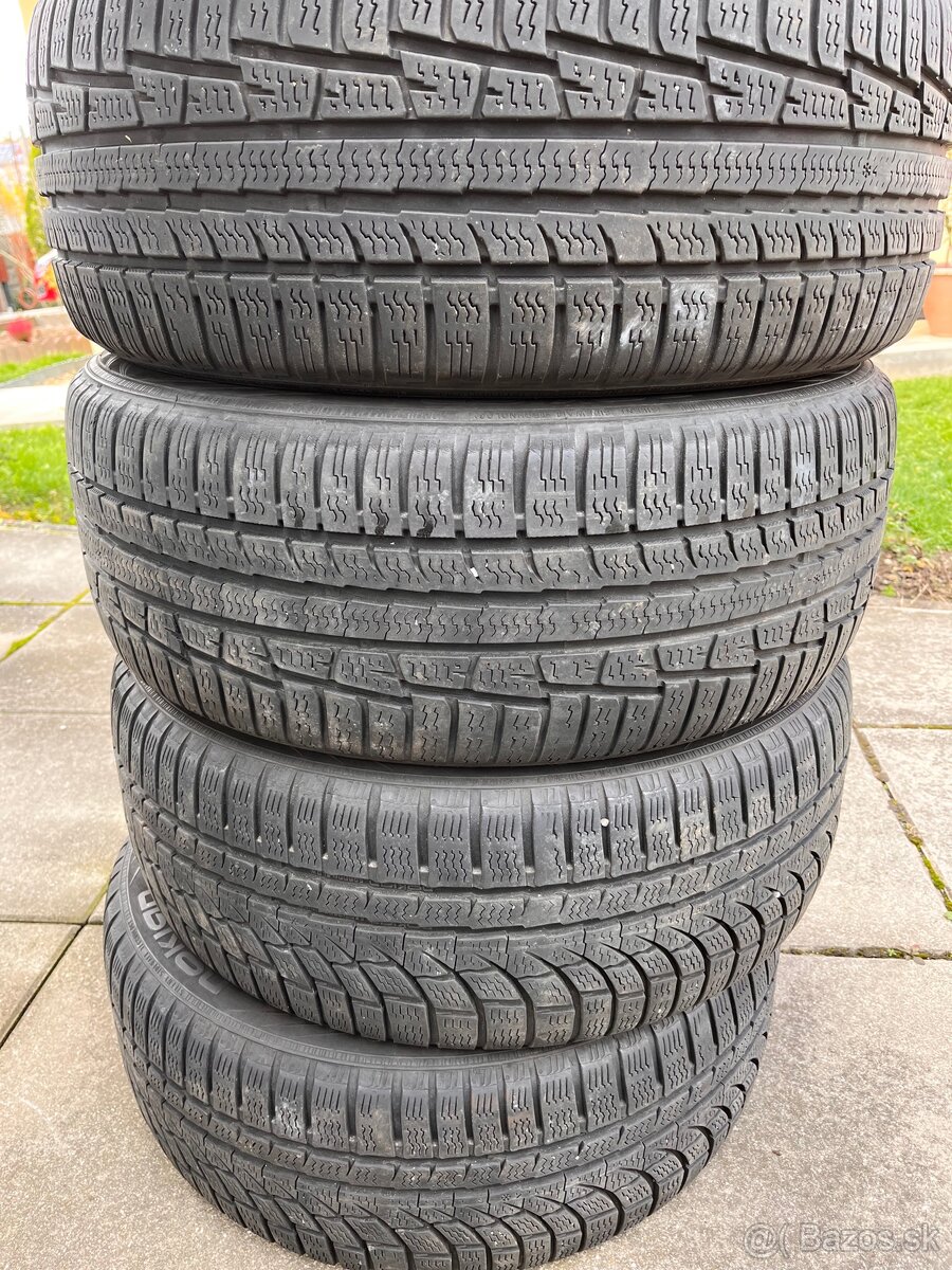 Zimne pnematikyu 215/50 R17 Nokian