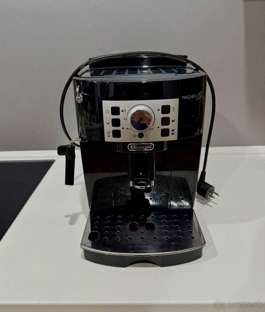 Kávovar Delonghi Magnifica S