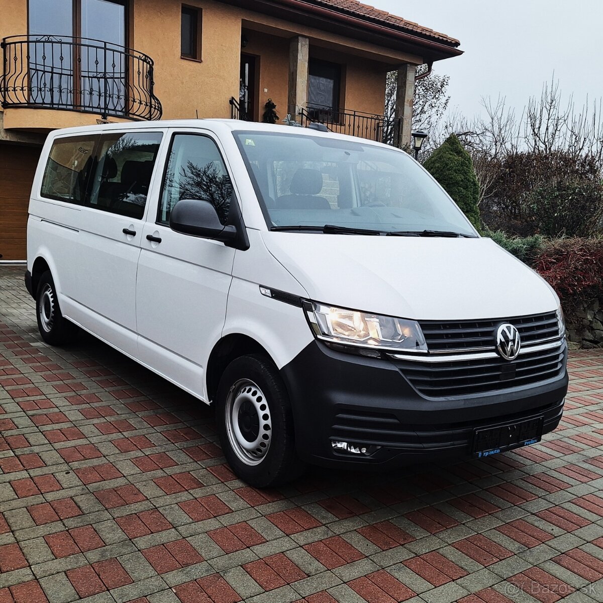 Volkswagen T6 Transporter 9 miestný 2.0 TDI BMT LR