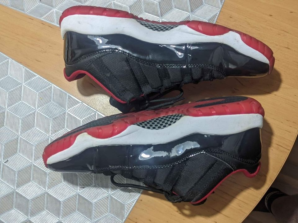 Jordan 11 Retro Low Bred