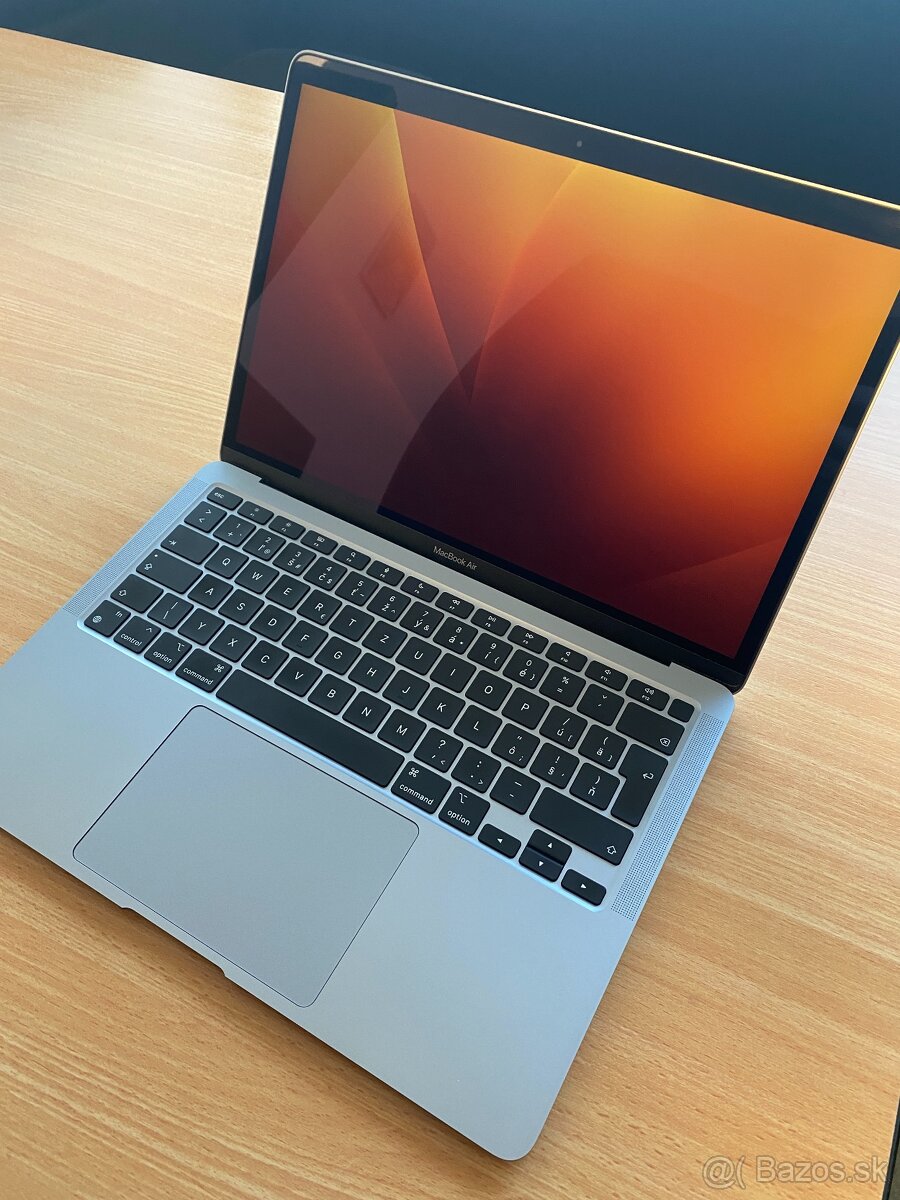 Predám Apple MacBook Air M1 – Space Gray.