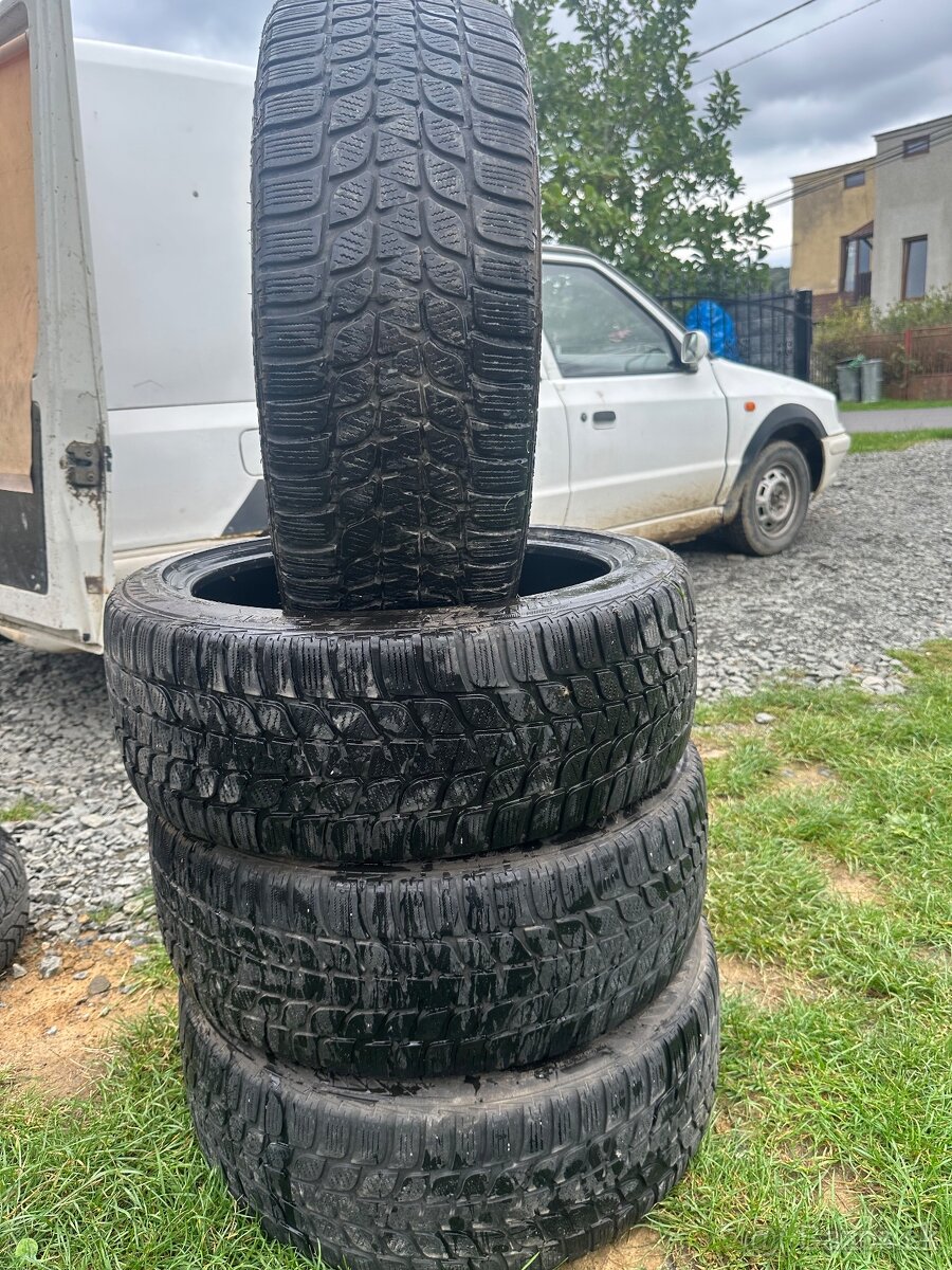 Predam 225/45 R19 zimne pneumatiky