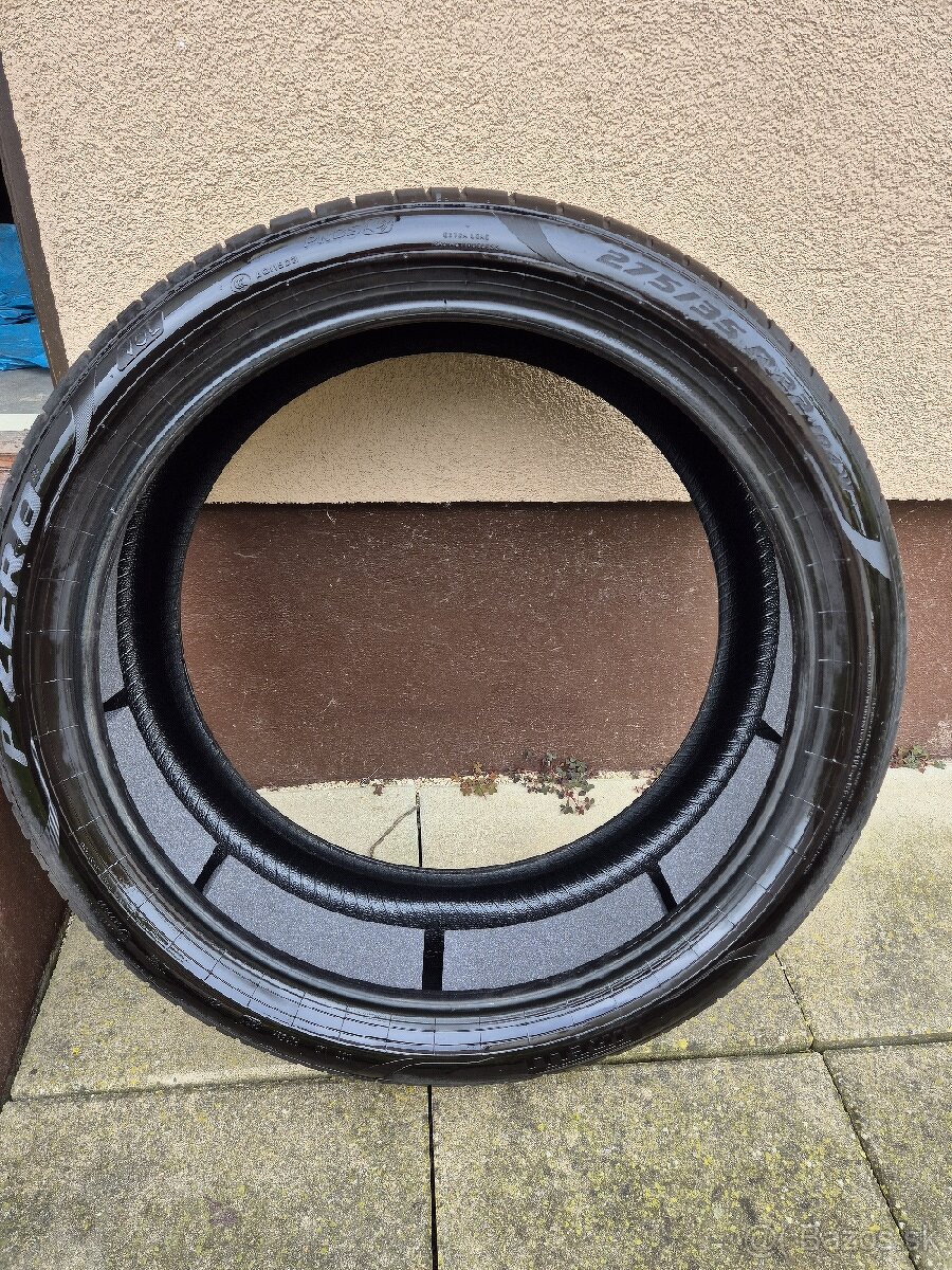 Pirelli P ZERO 275/35 R22 104W-letné.