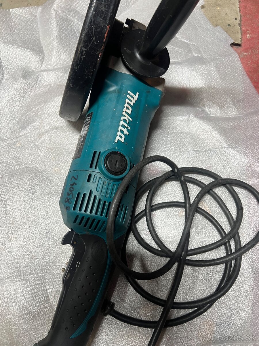 Makita GA9050R