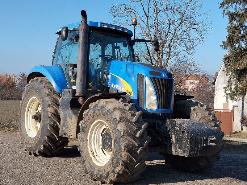 Traktor New Holland T8030