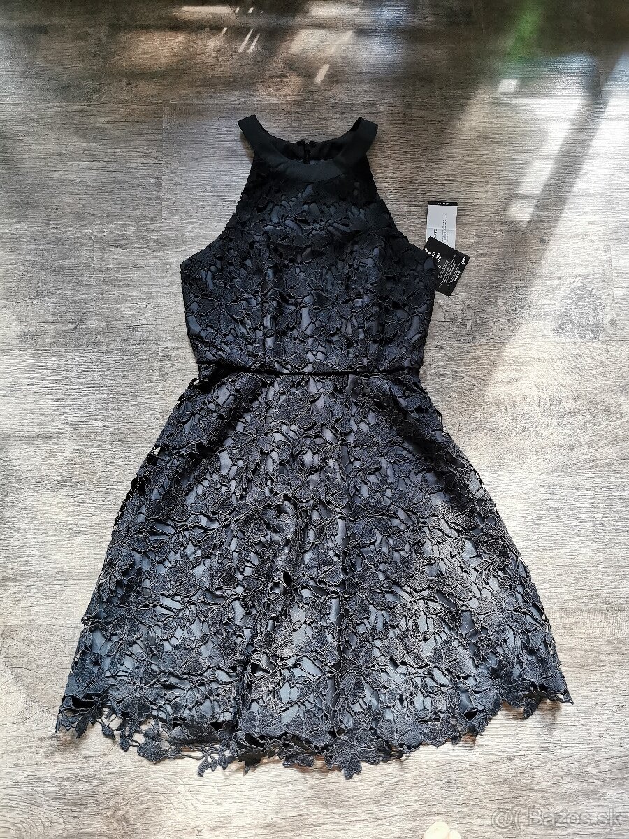 Čierne krásne šaty s čipkou č. 36