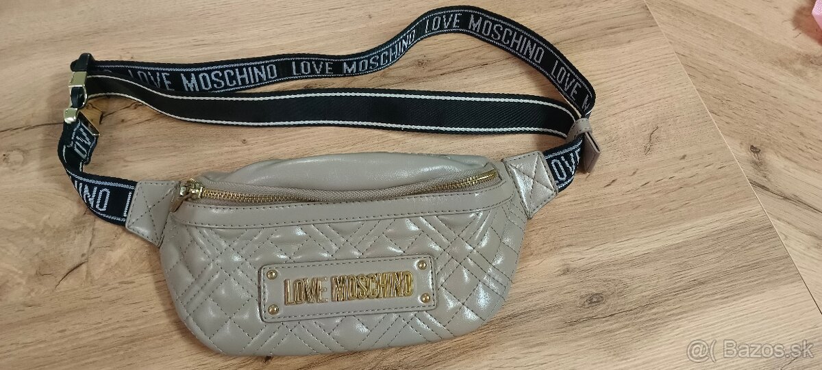 Ladvinka Love Moschino