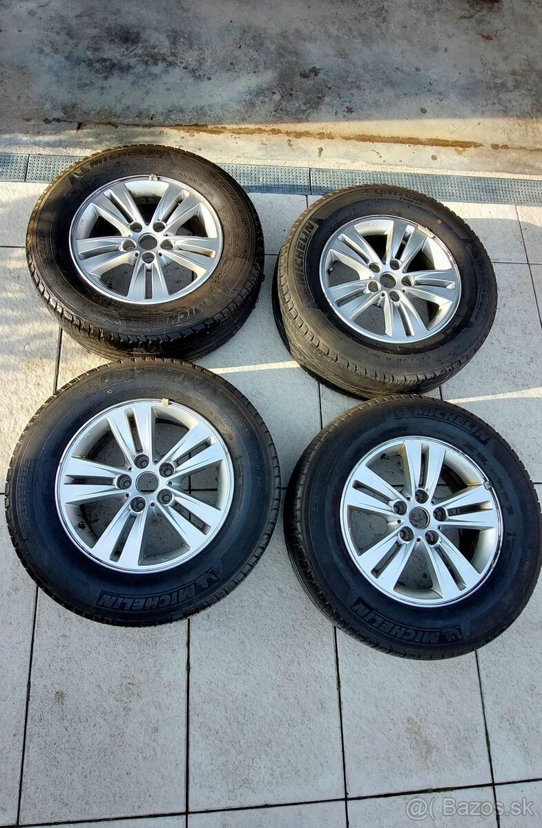 Elektróny s pneumatikami 215/70 R16 KIA