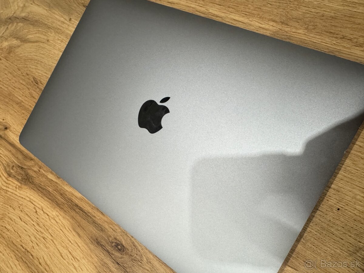 MacBook Pro i7 s touchbarom