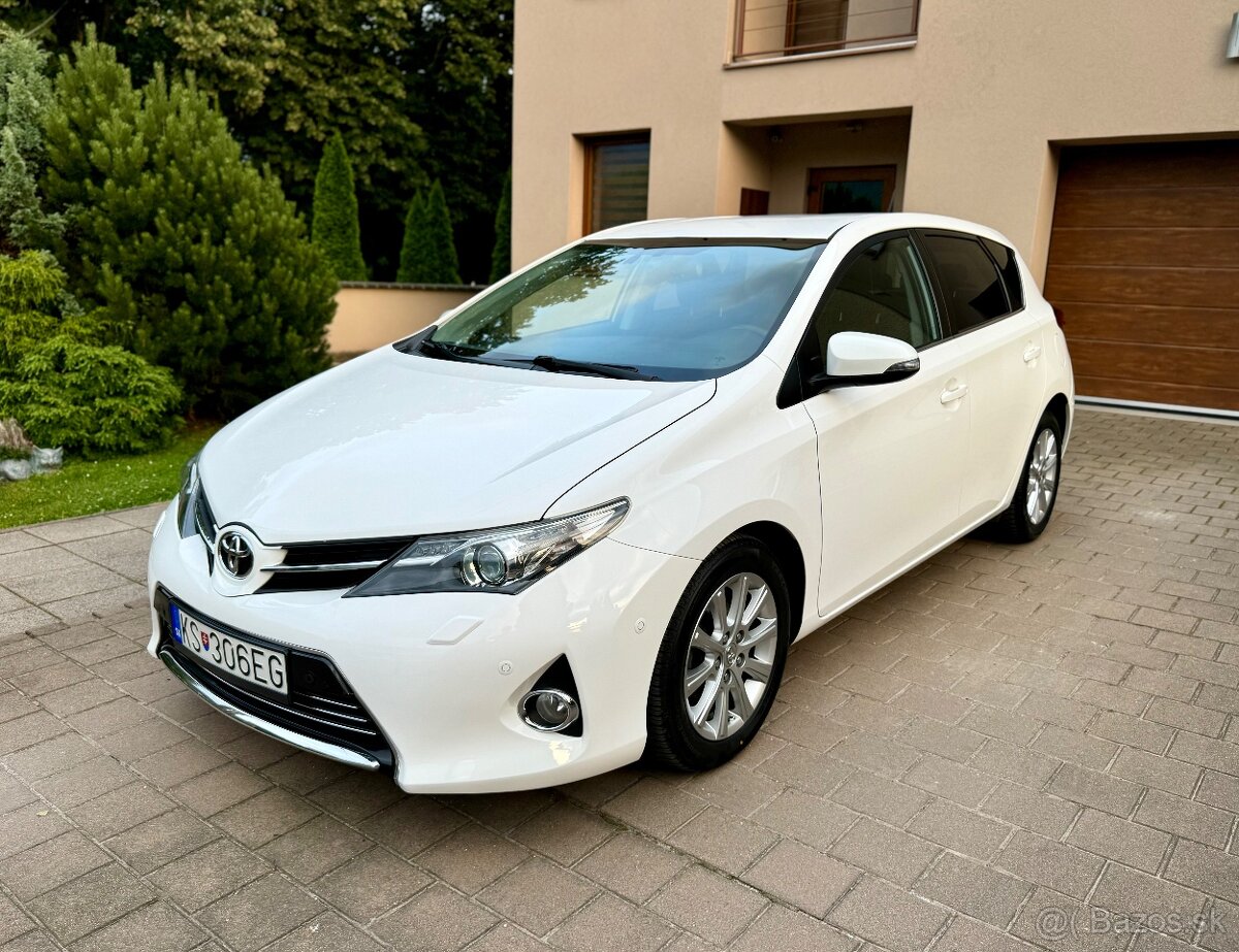 Toyota Auris 1.6 Benzín Automat 144.000km