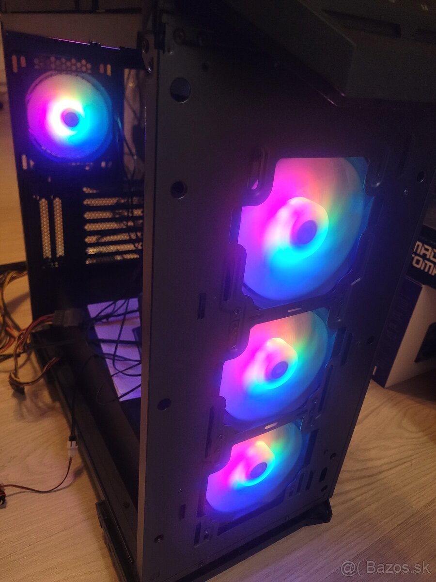 Predám TOP skrinku ASUS GT501 / 4x A-RGB ventilátor 120mm