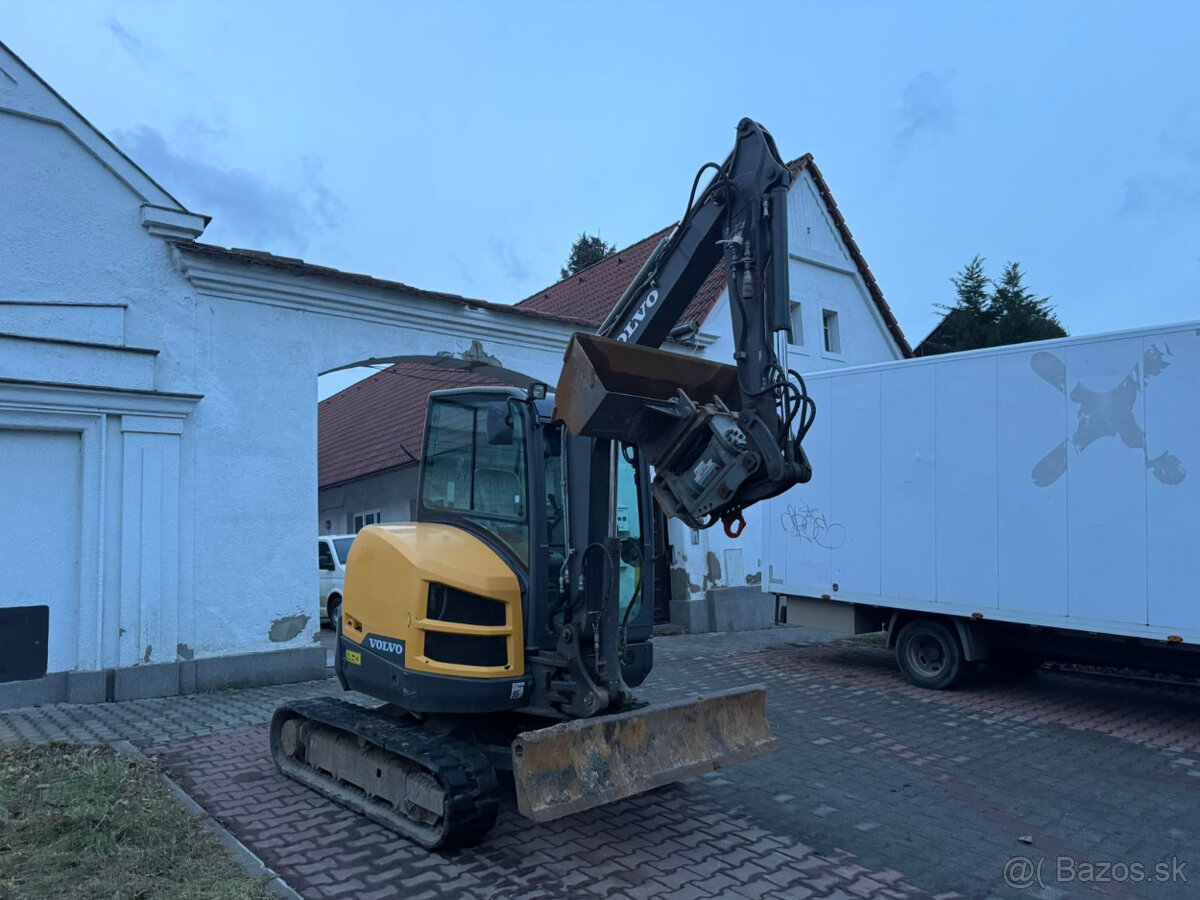 Pásový bagr Minibagr Volvo ECR35D rv2017 CAT Kubota Takeuchi