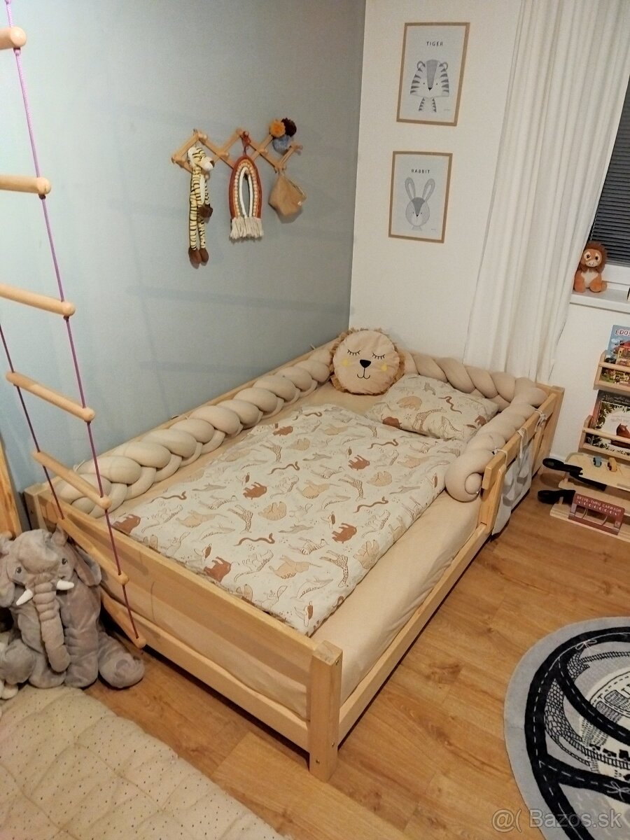postel 120x200 + rošt, matrac a bočnica