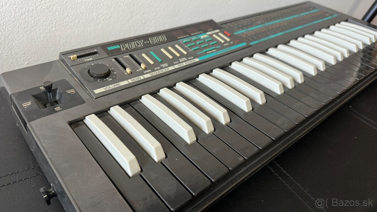 Syntetizátor Korg Poly800