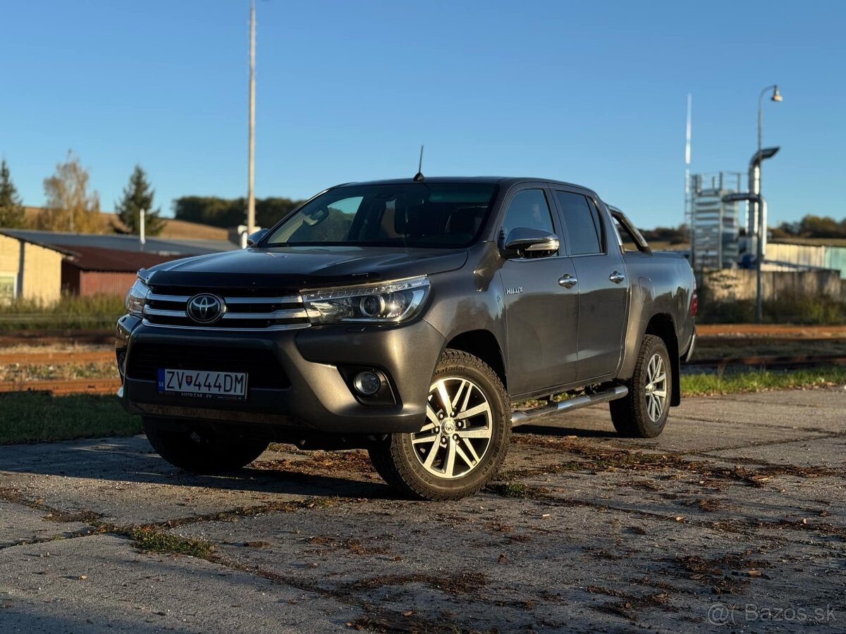 TOYOTA HILUX