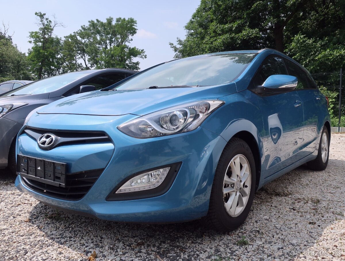 Hyundai i30 CW 1,6CRDi 81kW (110k) r.2013 - modrý