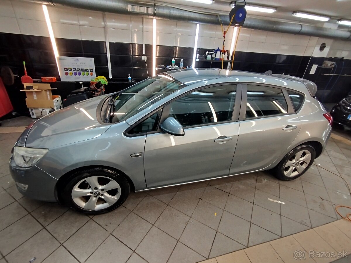 Opel Astra 1,7CDTI, rok 2011