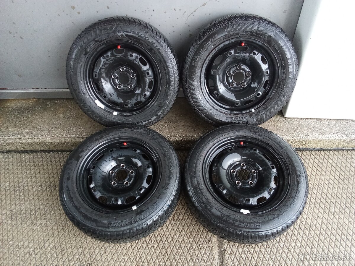 Predám celoročné pneu aj s diskami 165/70 R14-5x100