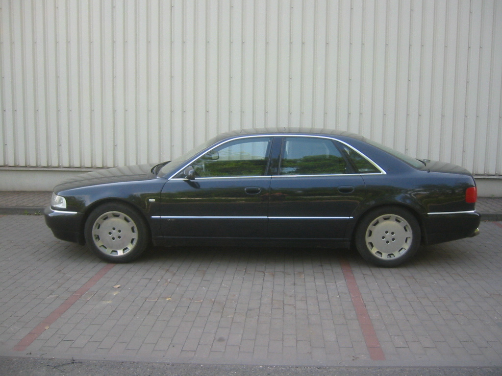 AUDI A8 D2 6.0 W12 309kw krátká i long - díly