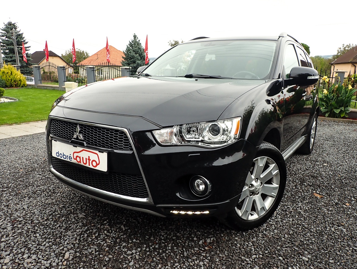 MITSUBISHI OUTLANDER 2.2D-ID 4x4 AUTOMAT 7miest 147tis km