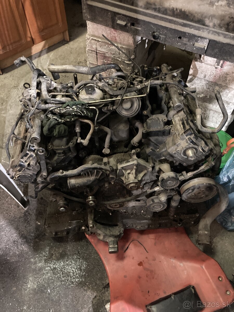 Motor AUDI 3,0tdi