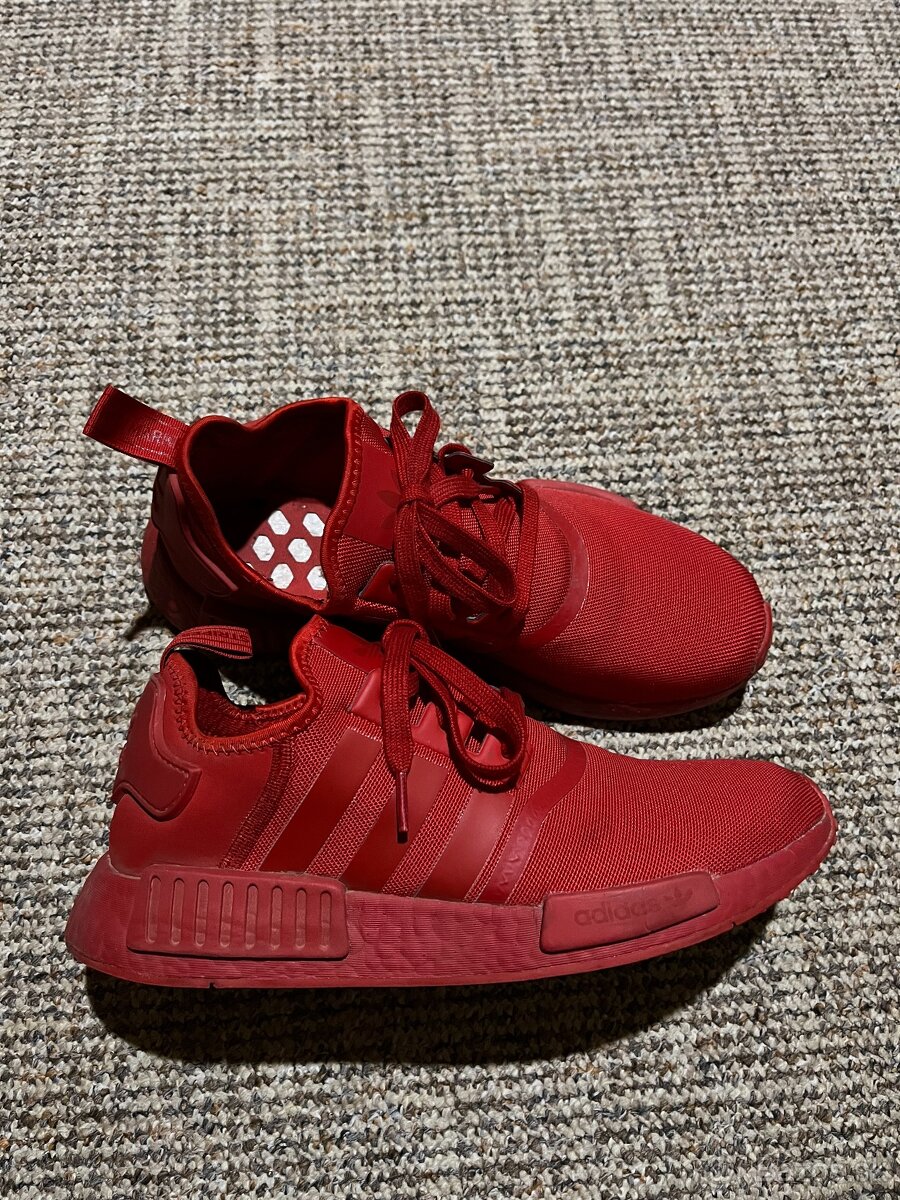 Adidas NMD R1, velikost 44 červené..