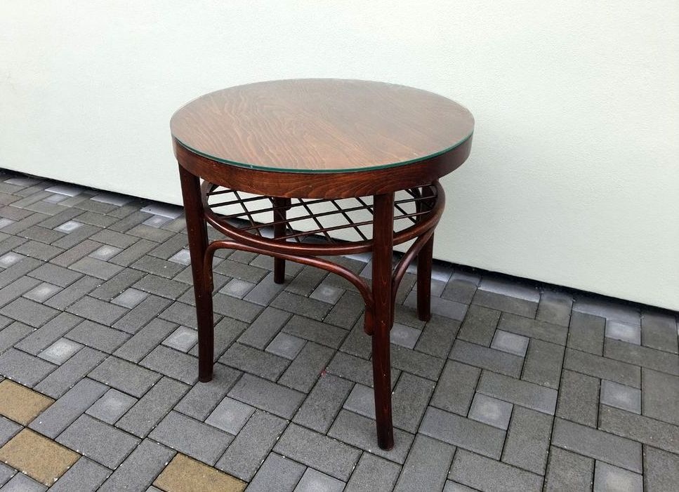 Kulatý jídelní stůl THONET