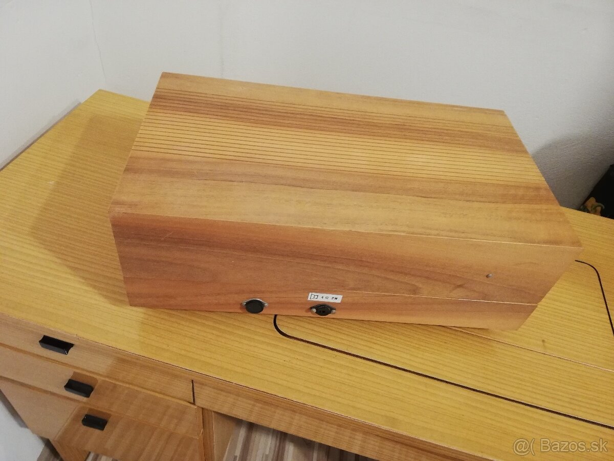 Kufríkový gramofon Tesla GZ 711